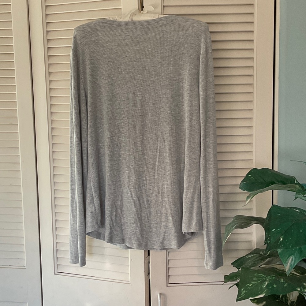 CAbi Heather Gray V-Neck Long Sleeve Tee - Picture 3 of 3